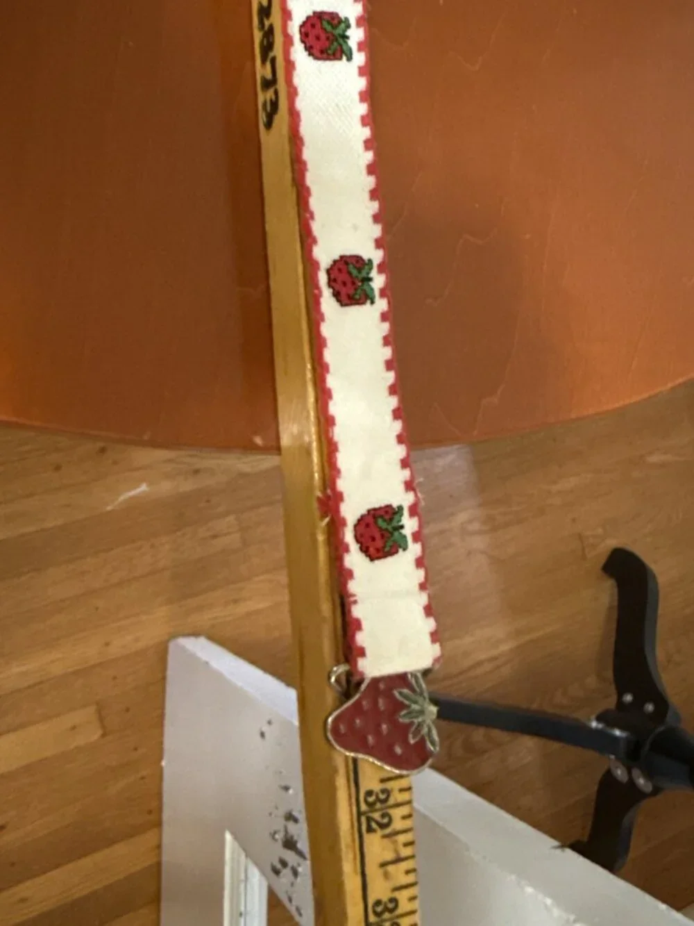 1980 Vintage strawberry Women’s Belt Approximately 31 Inches. Super Cute